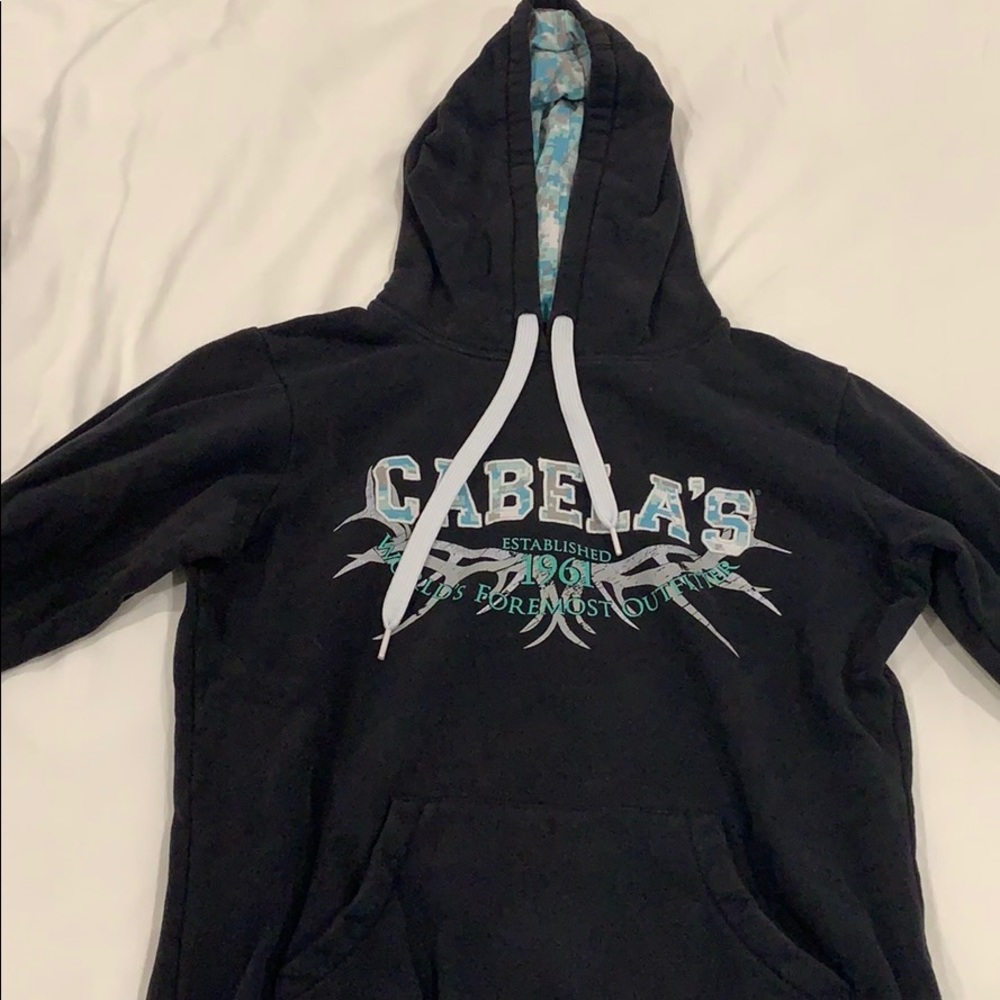Cabela’s sweatshirt. Good condition.